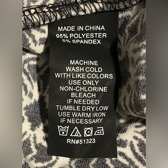 Vince Camuto “Geo Print” Sleeveless Maxi Dress - Picture 13 of 13